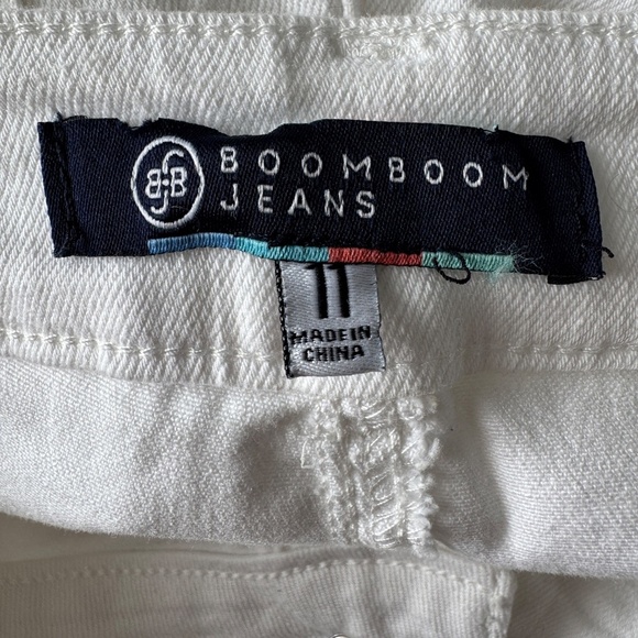 Boom Boom Jeans Women's 11 White Jeans Distressed Floral Embroidered Preppy Y2K - Picture 2 of 16